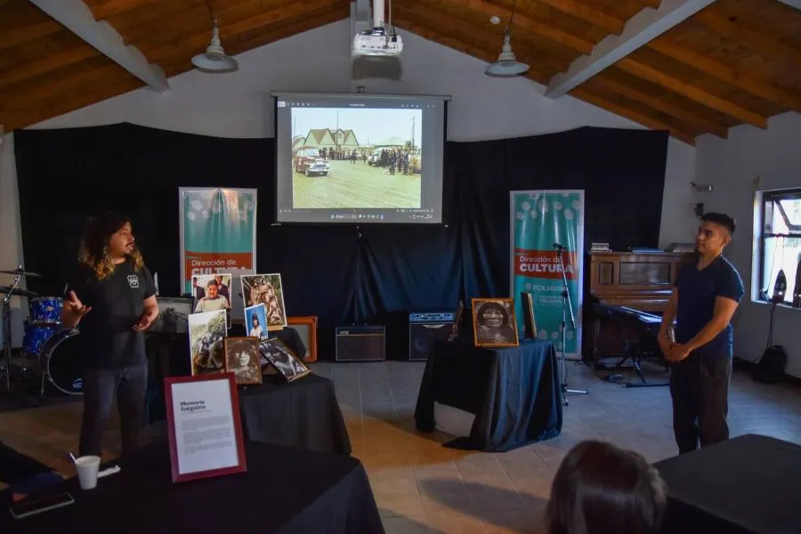 Se dictó la charla sobre historia a través del arte “Tierra del Fuego Colorizada” (1)