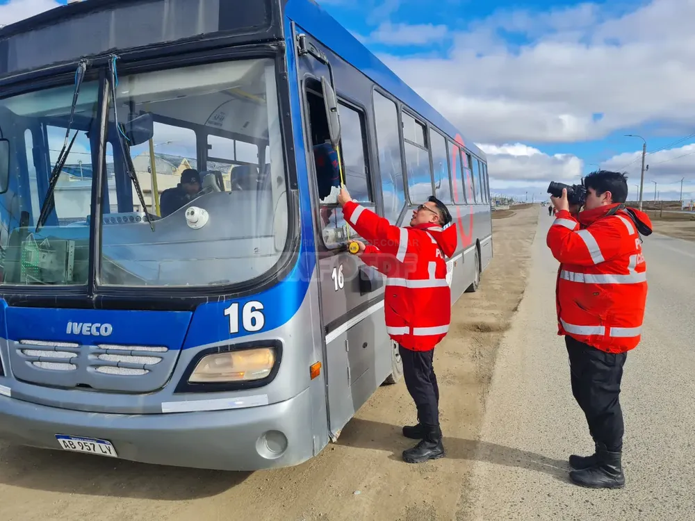 Colectivero resultó herido luego de un insólito accidente de tránsito (1)