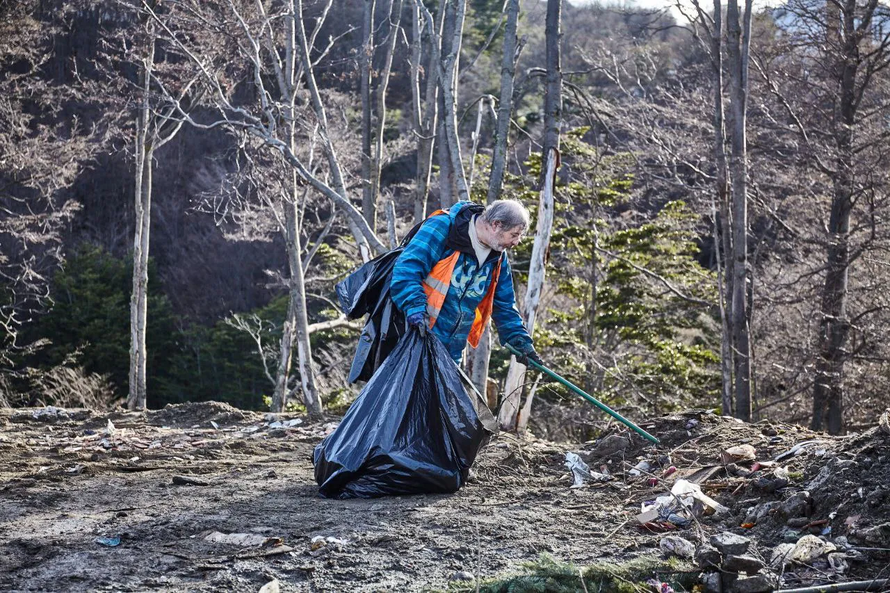 Se concretó una jornada de limpieza sobre diversos barrios de la ciudad de Ushuaia  (2)