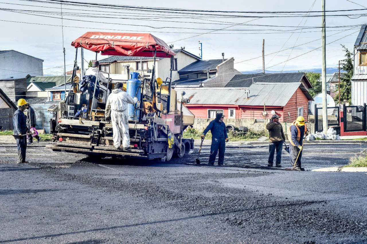 Se repavimentó un sector de las calles Onas y Monseñor Scriva de Ushuaia