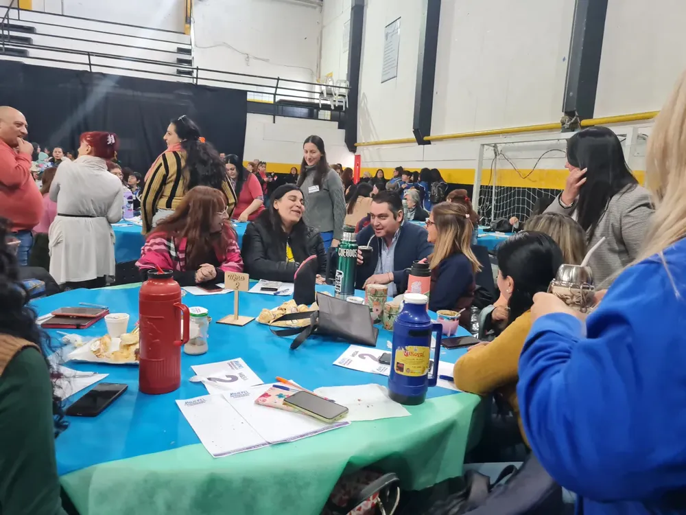 Se realizó un encuentro multitudinario de mujeres en el Club Sportivo (4)
