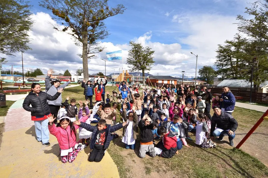 Jornada de forestación en el Día Internacional contra el Cambio Climático en Tolhuin  (4)