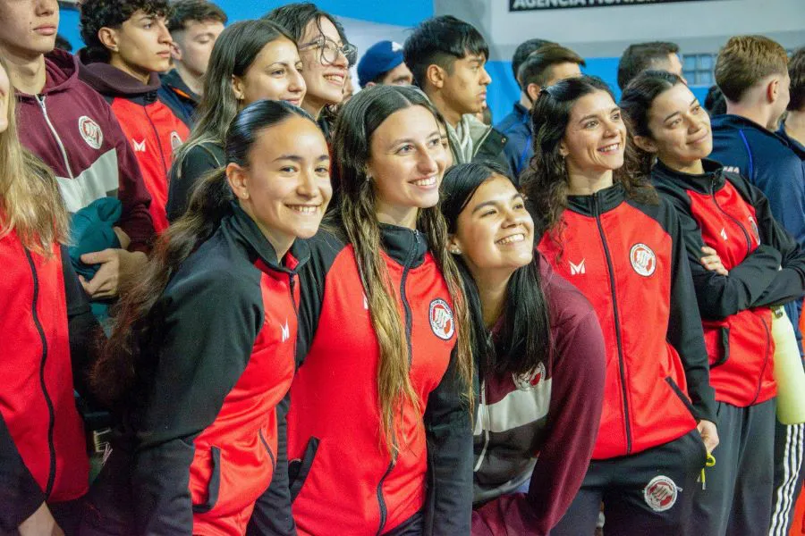 photo_5071136507539688233_y