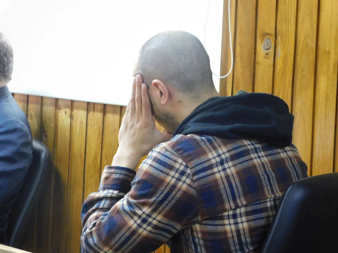 Sujeto fue condenado a 9 años por abusar de su hija biológica y fue detenido