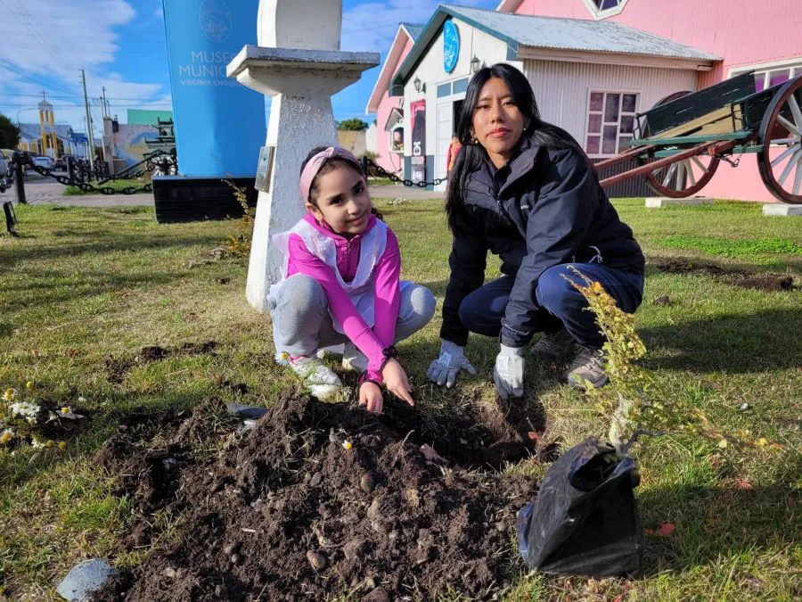 photo_5172628646324711060_y