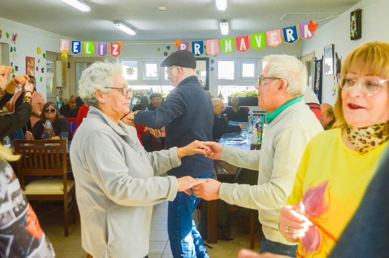 Abuelos del Hogar de Día “Lazos de Amor” celebraron el Día del Jubilado