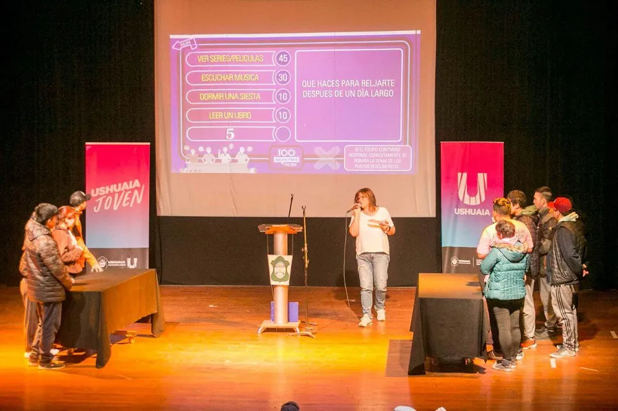 Estudiantes de colegios secundarios participaron de la trivia “100 Ushuaienses Dicen” (1)