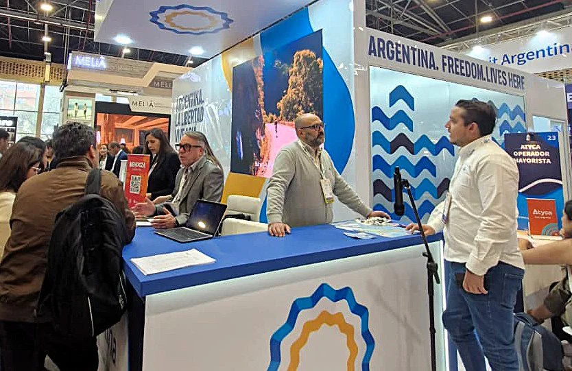 photo_4994546928435530616_y