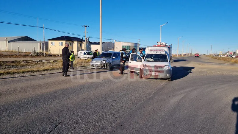 Violento choque en el ingreso al barrio de Altos de la Estancia dejó un herido (12)