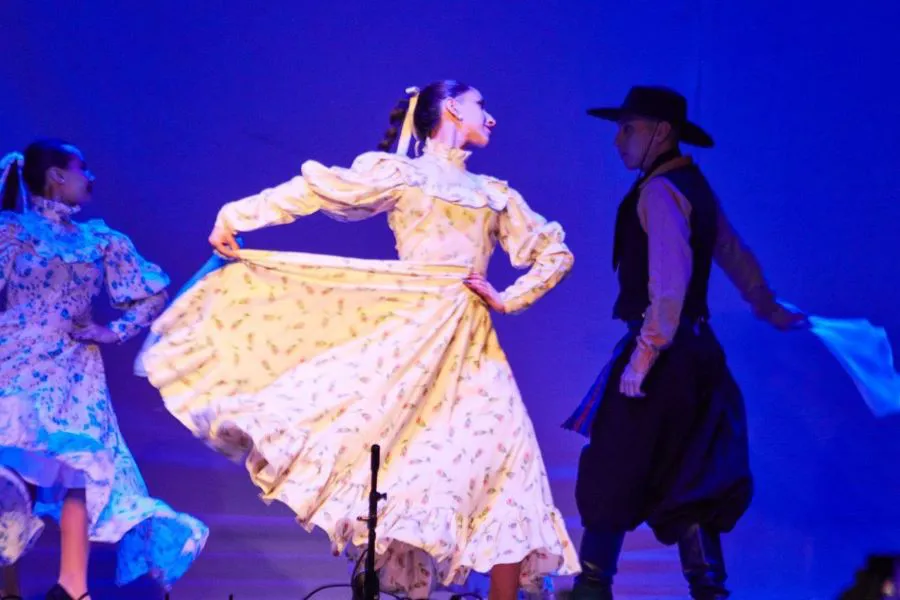 photo_4940671365476889983_y