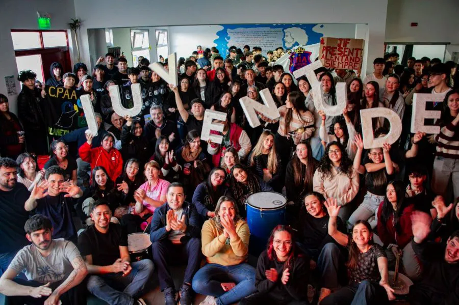 photo_5089478427370261364_y