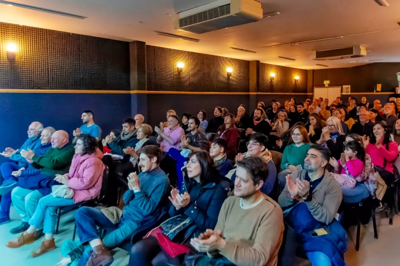 Se presentaron en el Alem los coros “Corresponsables del Barrio” y “Anan” (2)