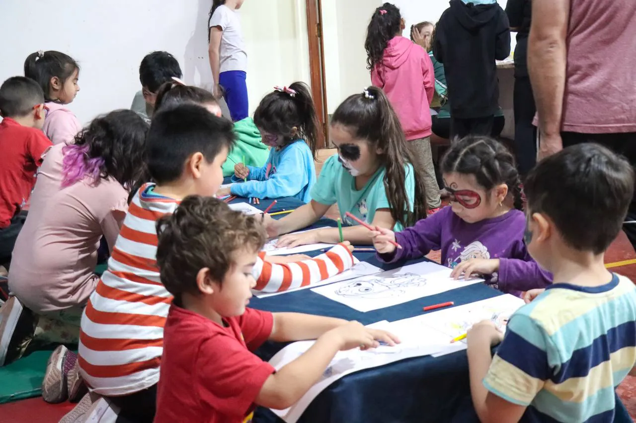 Una gran cantidad de chicos disfrutaron de diversas actividades en la ciudad de Tolhuin (2)