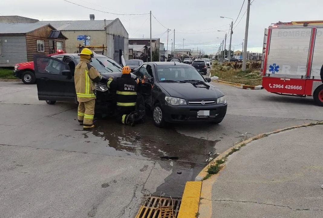 Una menor de 17 años debió ser hospitalizada tras sufrir heridas en un choque