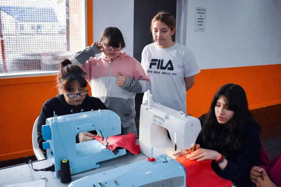 photo_5158895909302546063_y