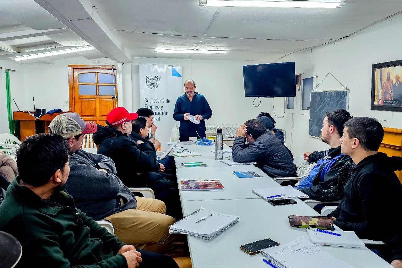 Crece la capacitación en oficios a través de los talleres que se brindan en los barrios