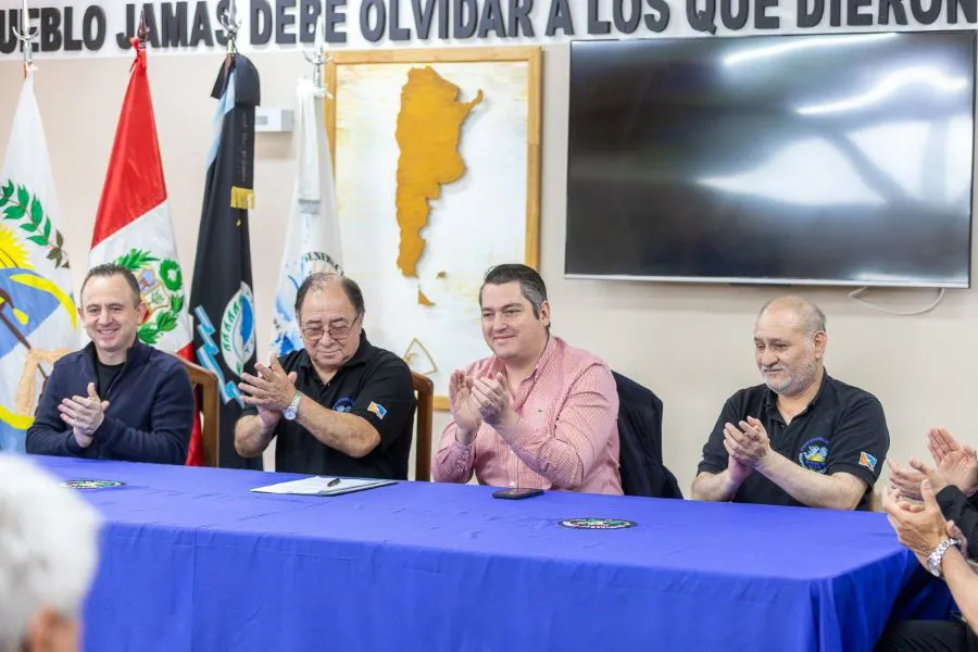 photo_5048714592116214531_y