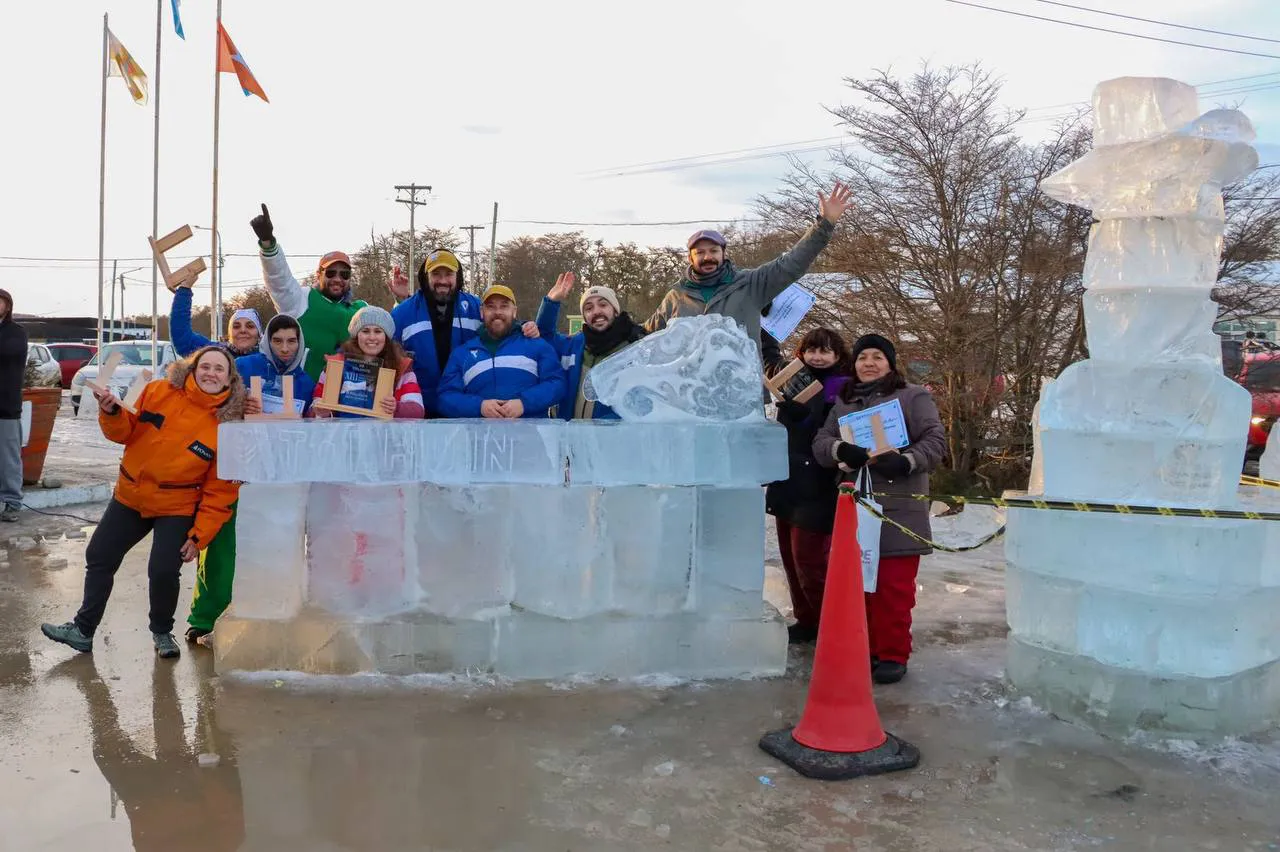 Gran acompañamiento a un nuevo Festival de Esculturas en Hielo en Tolhuin (1)