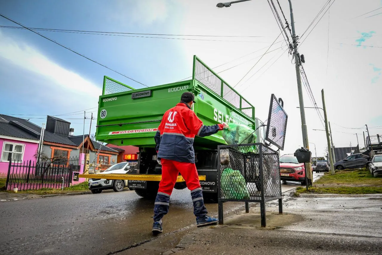 Barrios de Ushuaia ya cuentan con la recolección selectiva de residuos puerta a puerta