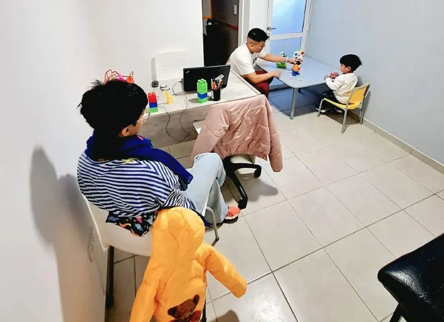 photo_4913882885652590424_y