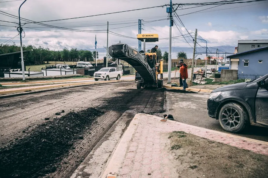 Se realizaron trabajos de fresado en un tramo de la calle Yaganes de Ushuaia