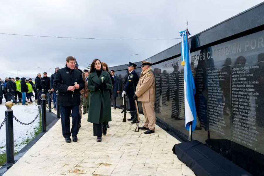 photo_5145732667763961407_y