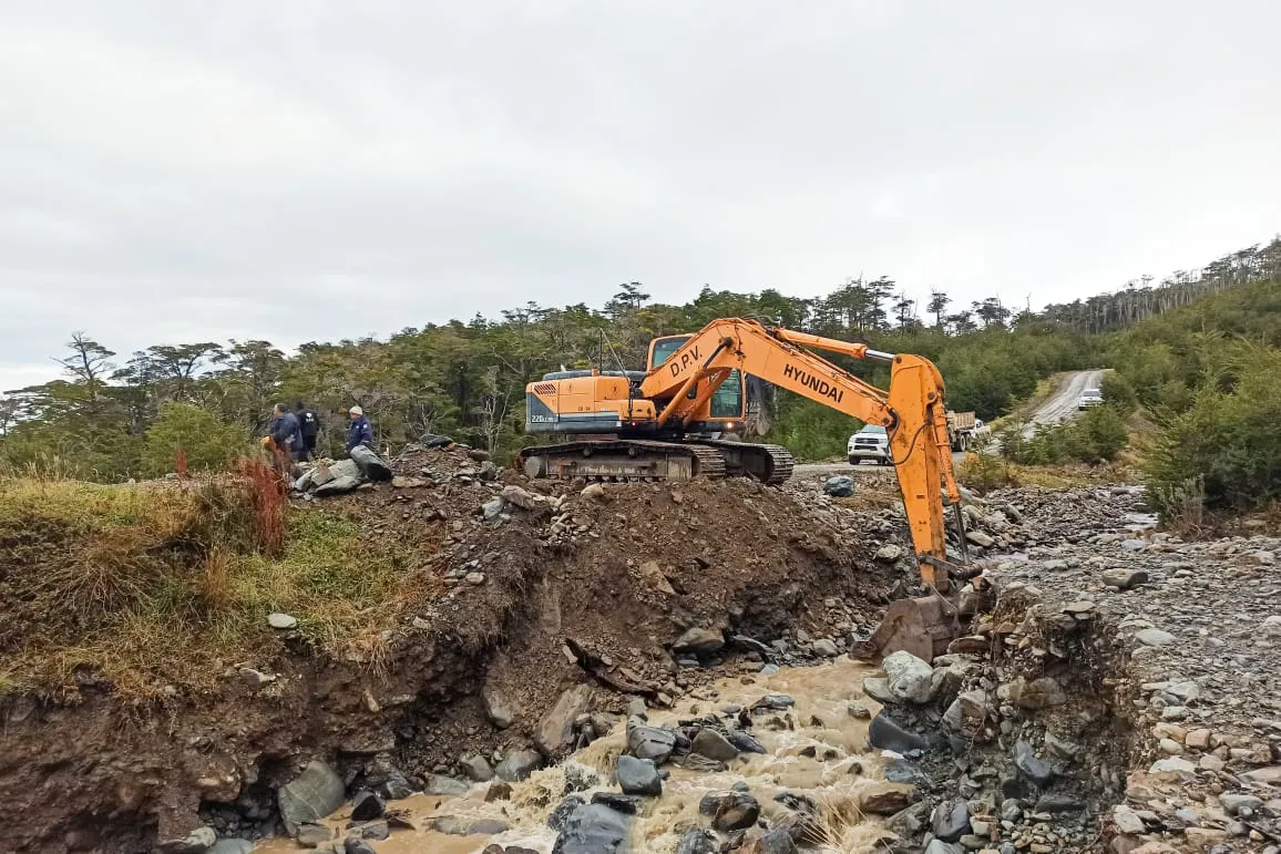Continúan los trabajos para lograr la transitabilidad sobre la Ruta J (2)