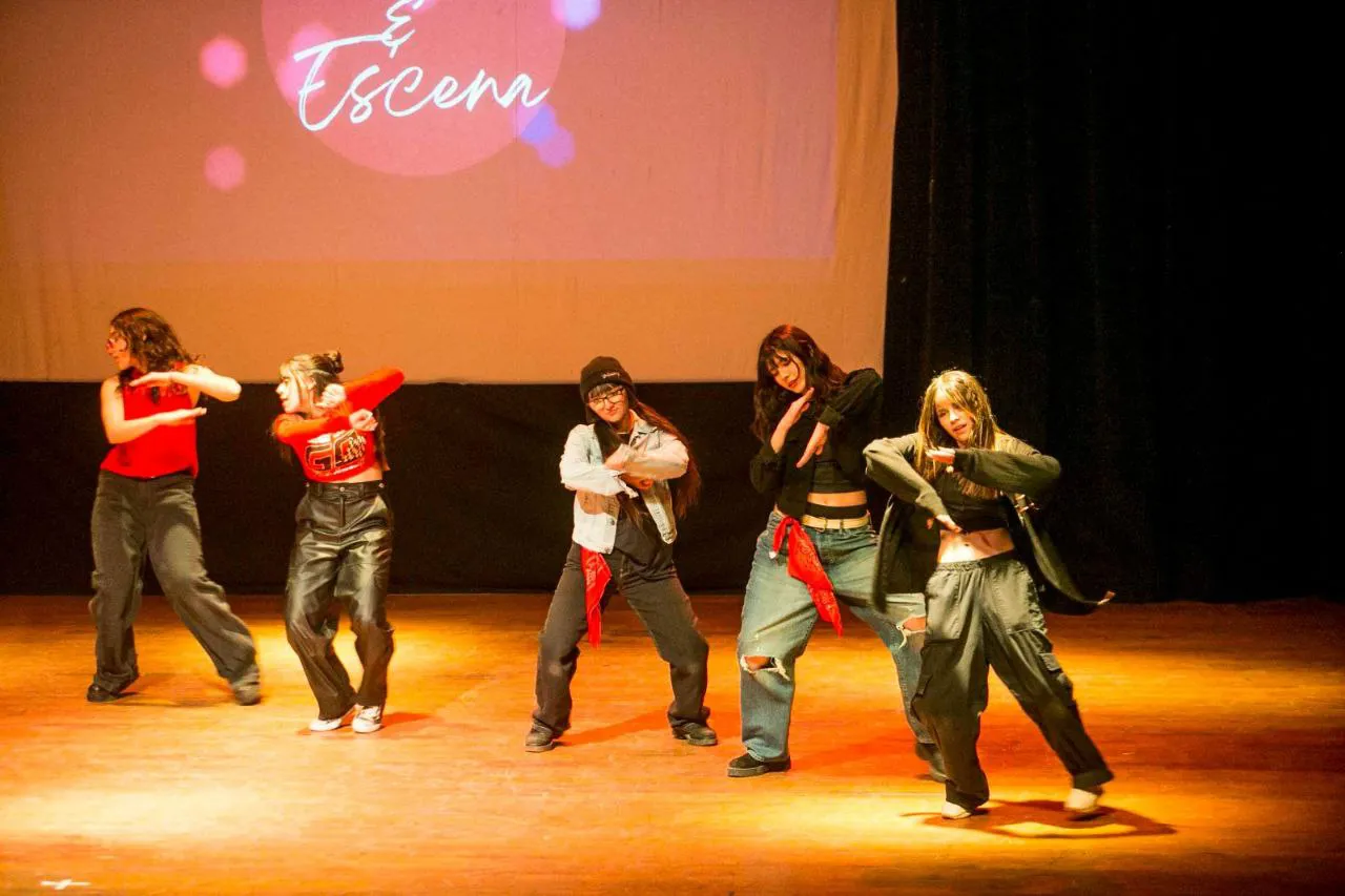 Este fin de semana se realizó un festival de danzas de las juventudes en Ushuaia (2)