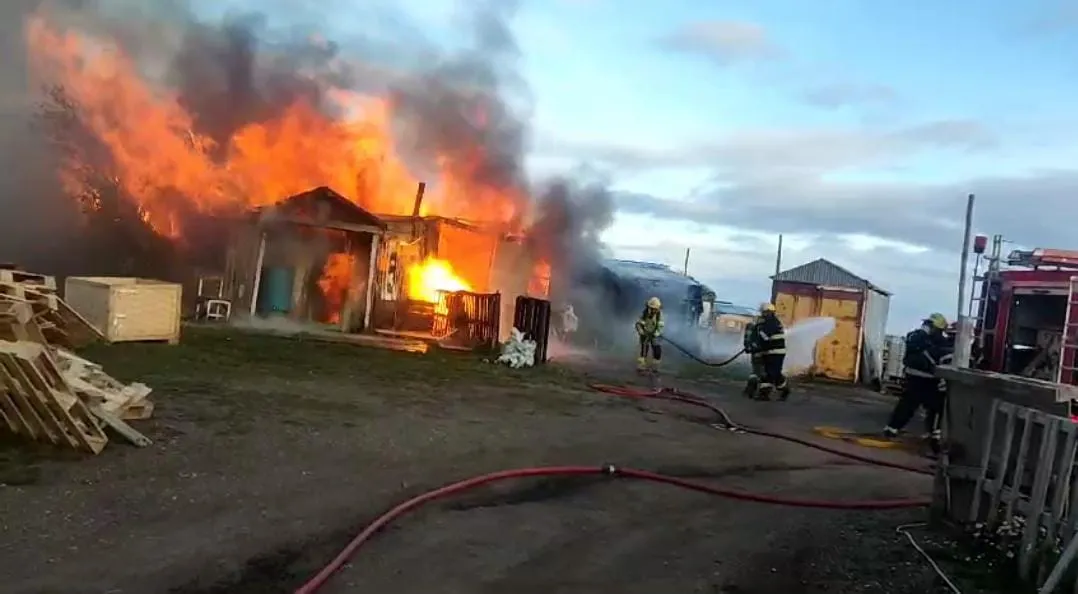 Una vivienda fue arrasada por un incendio en la chacra Los Pantoja en margen sur (1)